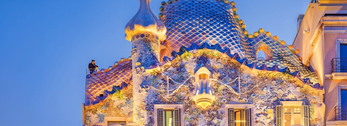 Save 15% Off Barcelona Night Bike Tour with Local Tapas and Cava Stop